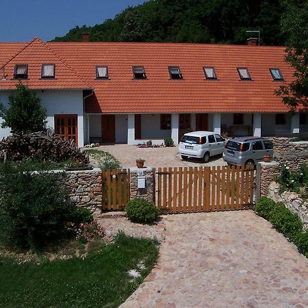 Bakonyi Apartmanhaz Epleny Ngoại thất bức ảnh